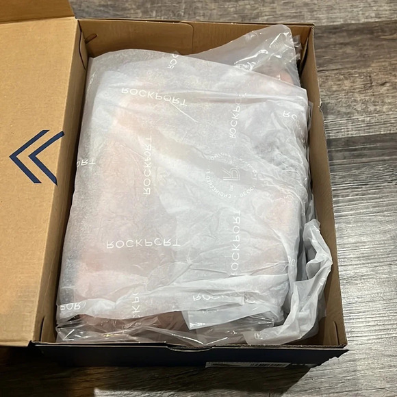 NWT Ladies Rockport Athletic Shoes Tuscan Color - Picture 3 of 7